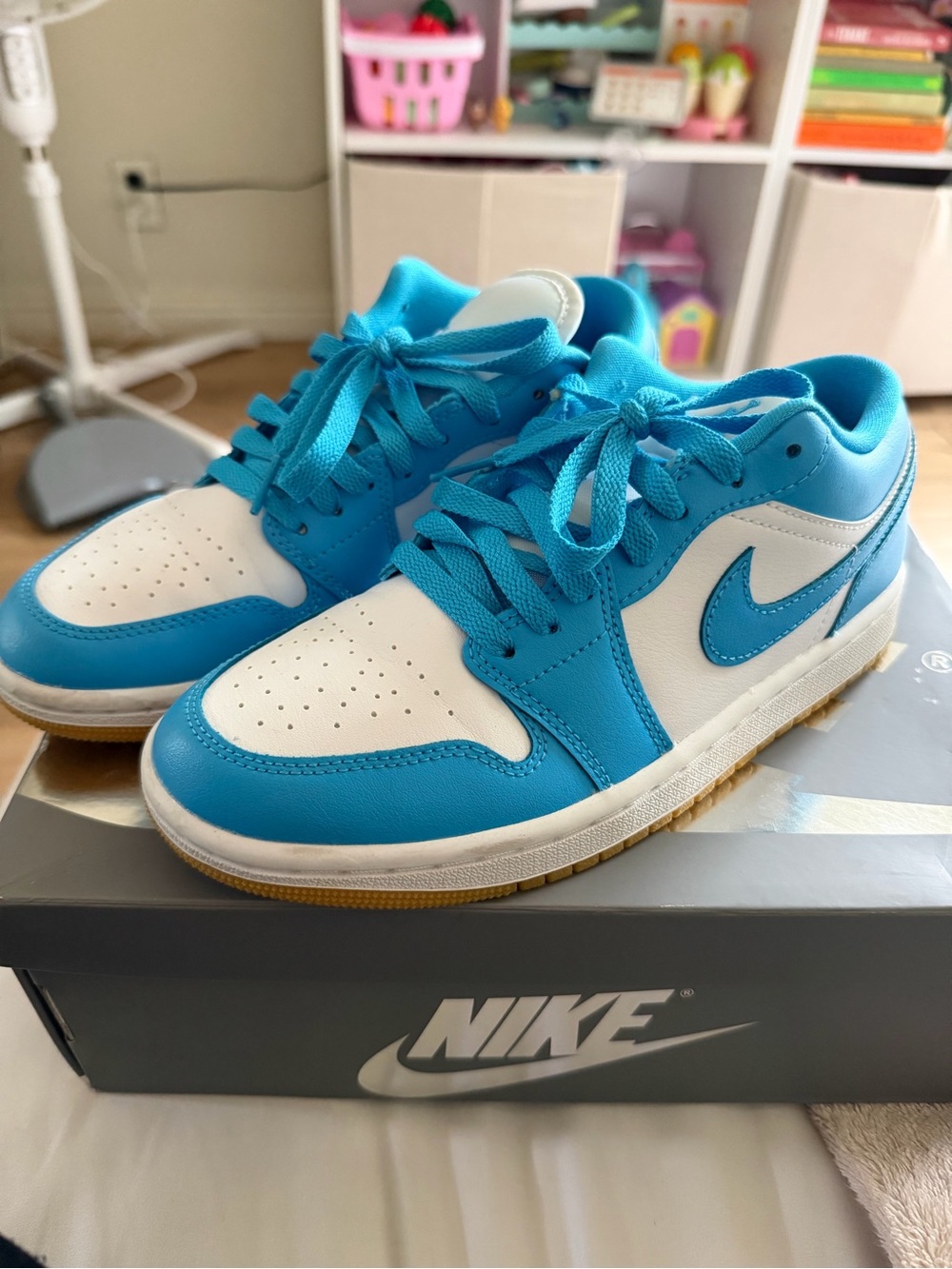 Nike Kids Low-Top Sneakers in Bright Blue and White